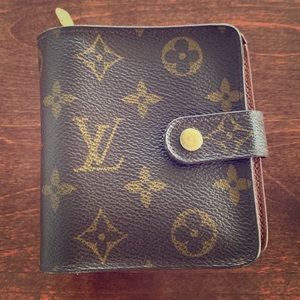 Authentic Louis Vuitton Bifold monogrammed wallet